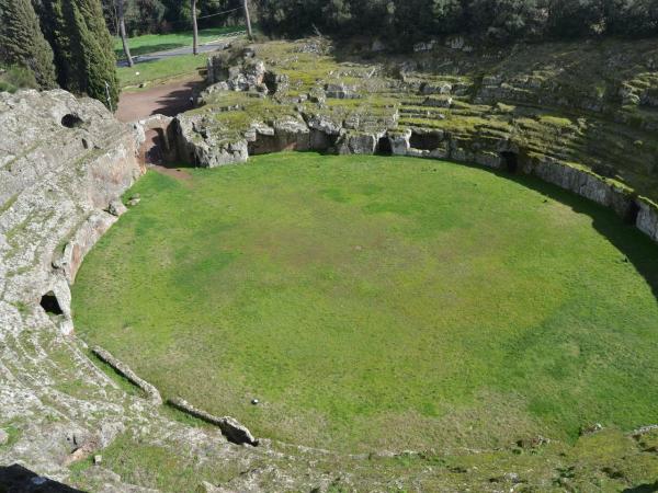 Visita all'anfiteatro ed al mitreo di Sutri