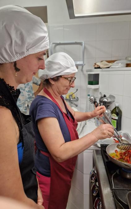 preparazione dei peperoni cruschi (pupacce ccruschi)