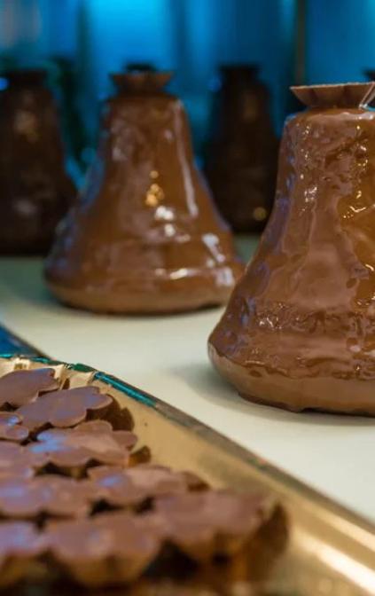 Campana dolce ricoperta di gianduia