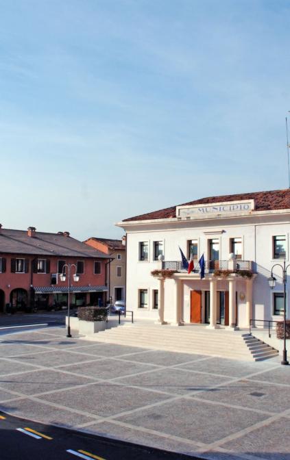 La piazza di Vivaro