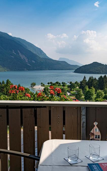 Vista da balcone junior suite fronte lago