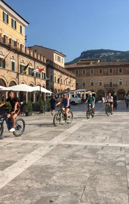 piazza del popolo bike