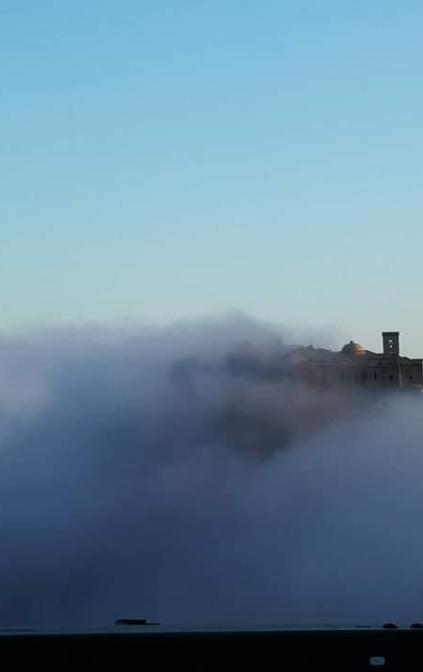 Colobraro avvolto dalla nebbia 