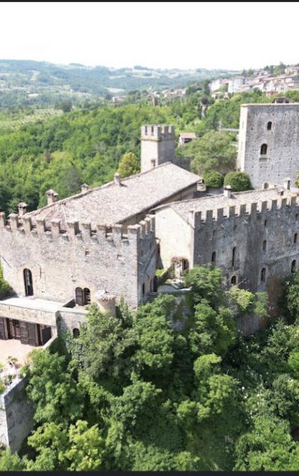 Microboda en el castillo de Gropparello