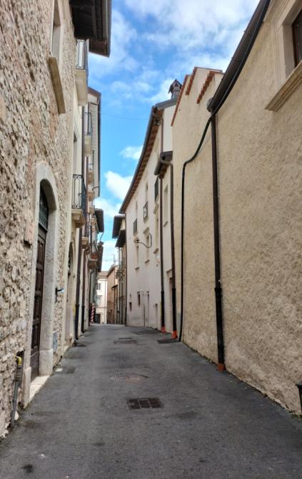 L'Aquila - Vicolo del centro storico