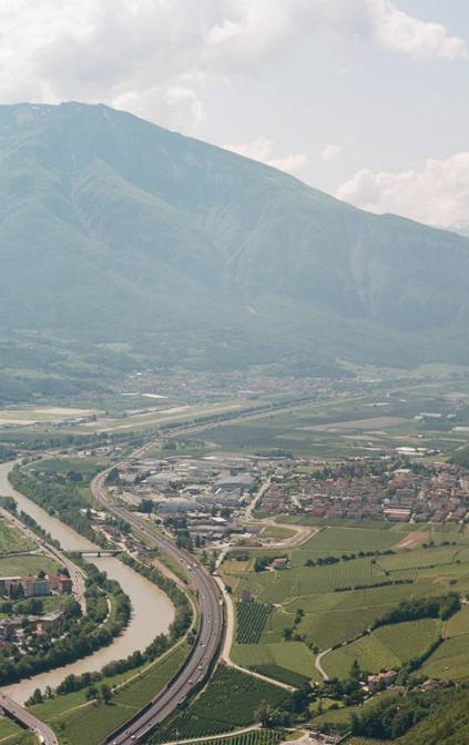 Vista sulla città dal punto panoramico raggiungibile con la funivia, 4 minuti a piedi dall'Hotel  America