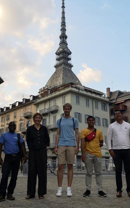 gruppo studenti in visita a torino