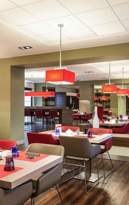 Il Ristorante Ibis, lasciati tentare dal ricco buffet della colazione, con dolci e salati per ogni gusto! Il bar è aperto 24/7 per i vostri aperitivi, con ottimi drink e stuzzichini.