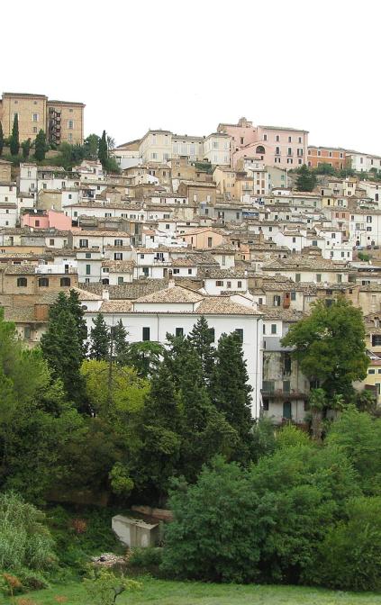 Centro storico di loreto Aprutino visto dal Parco Lauretanum