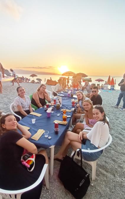Reggio Holiday Study nasce con l'intento di promuovere l'attività turistico-culturale di Reggio Calabria, con informazioni e servizi rivolti ai giovani di tutta Europa e in particolare a tutti coloro che amano la lingua e la cultura italiana, a tal proposito offriamo la nostra collaborazione con l'Università per Stranieri Dante Alighieri di Reggio Calabria per la quale espletiamo le iscrizioni ai corsi di lingua, sistemazione logistica, servizio transfer...e tanti e utili servizi per tutti coloro studenti e