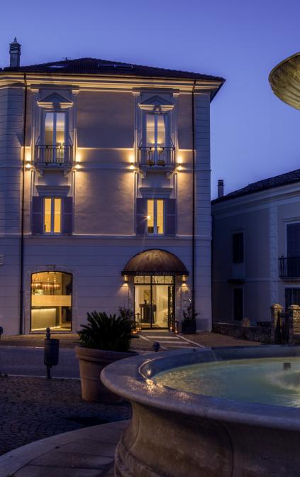 Palazzo del Senatore, Atina | Facciata di notte